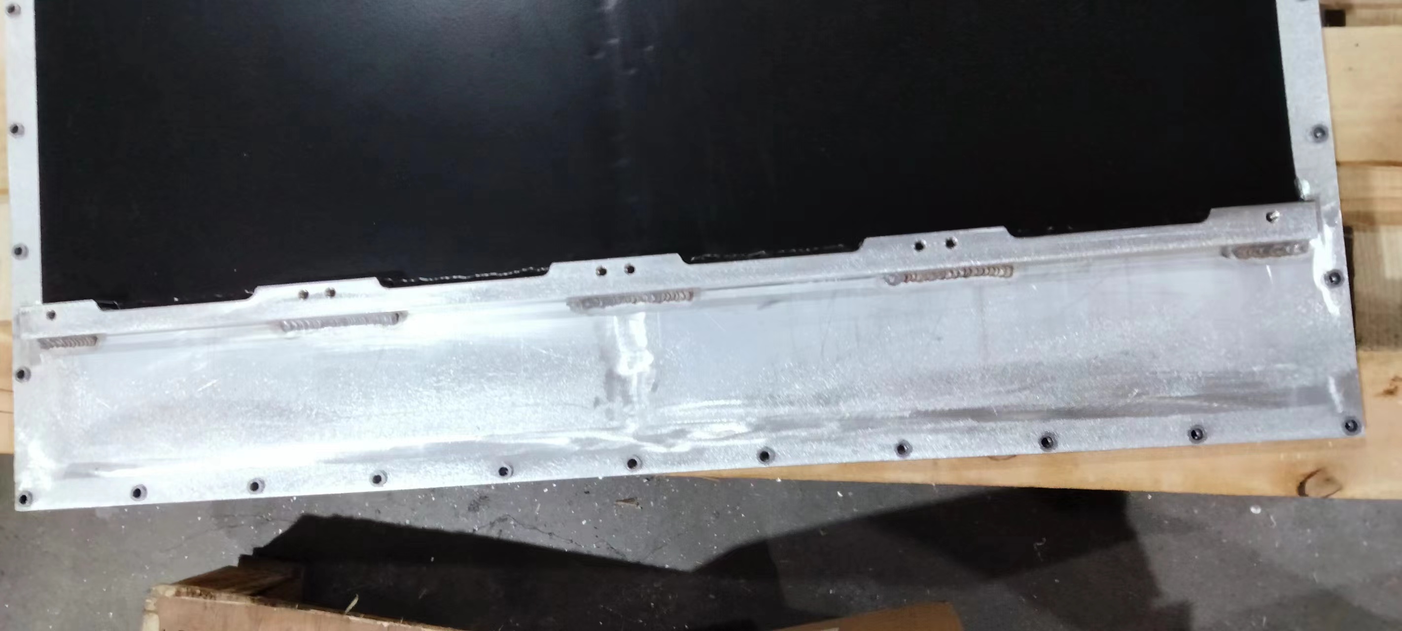 Liquid cooling plate processed by friction stir welding